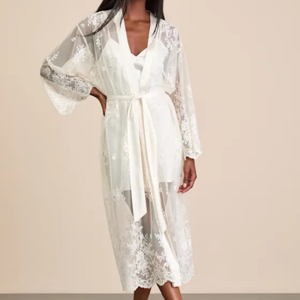 Leonor Ivory Satin Slip and Lace Robe Set